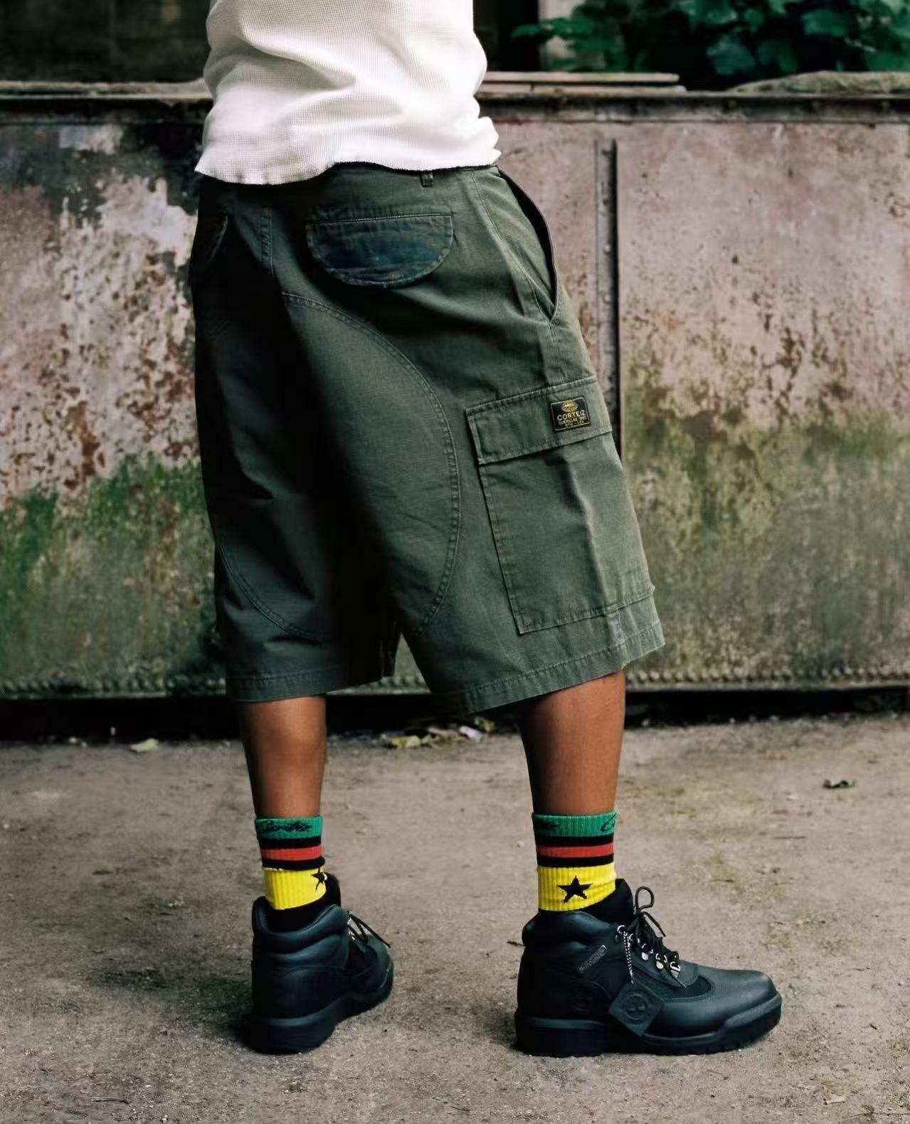 Corteiz Starz Socks - "Black & Yellow"